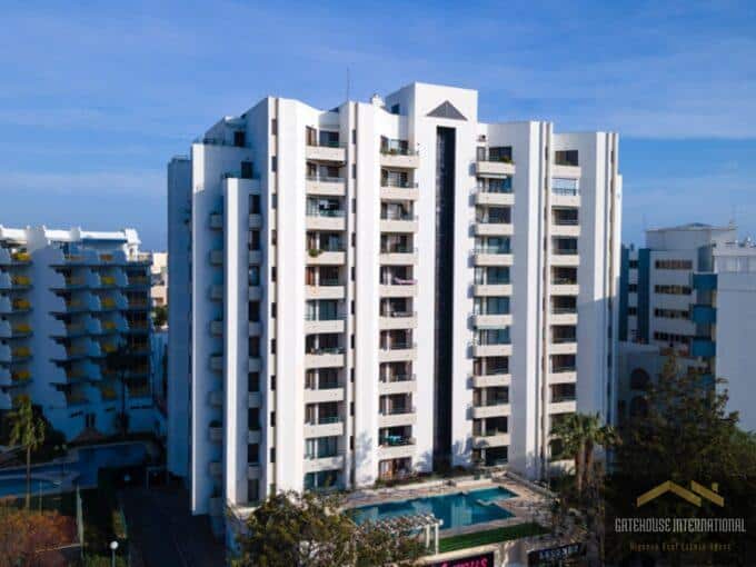 Renoviertes Apartment mit 2 Schlafzimmern und Meerblick im Obergeschoss in Vilamoura, Algarve