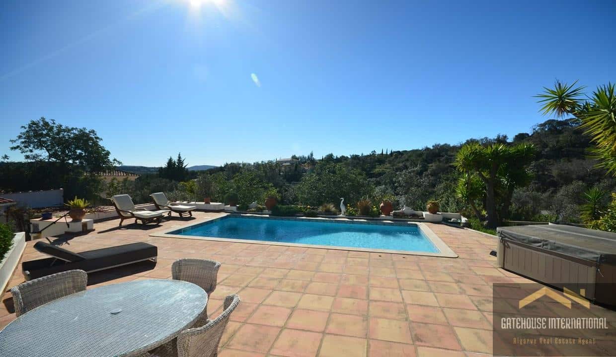 Villa With Pool In Loule Algarve12
