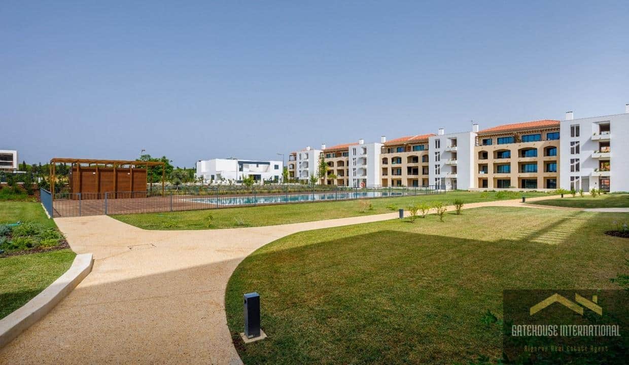 2 Bed Apartment Near Anantara Hotel Vilamoura Algarve 1