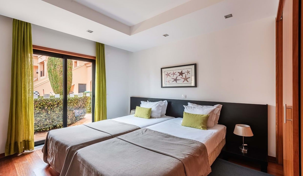 2 Bed House Plus 1 Bed Apartment In Praia da Luz Algarve7