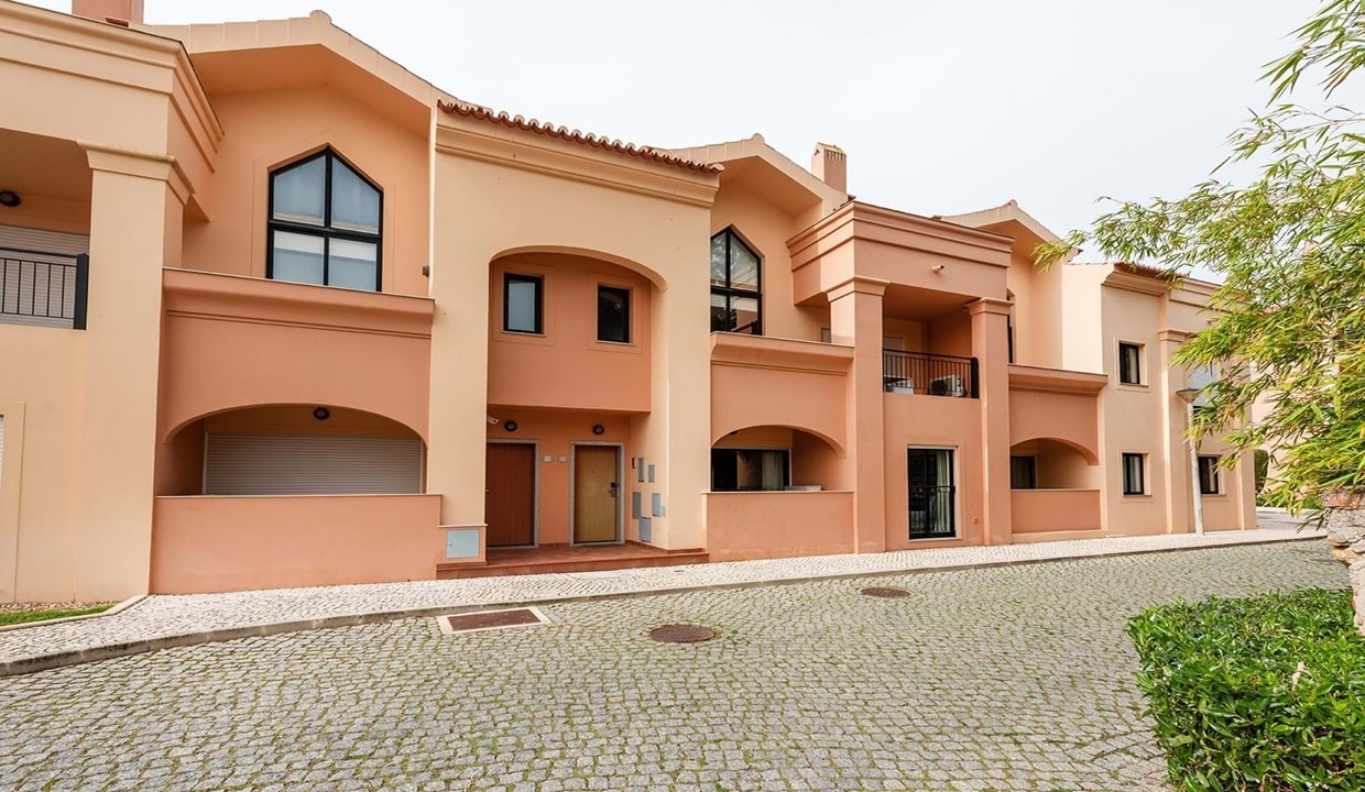 2 Bed House Plus 1 Bed Apartment In Praia da Luz Algarve888