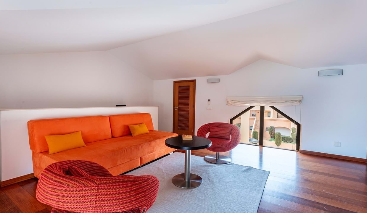 2 Bed House Plus 1 Bed Apartment In Praia da Luz Algarve90