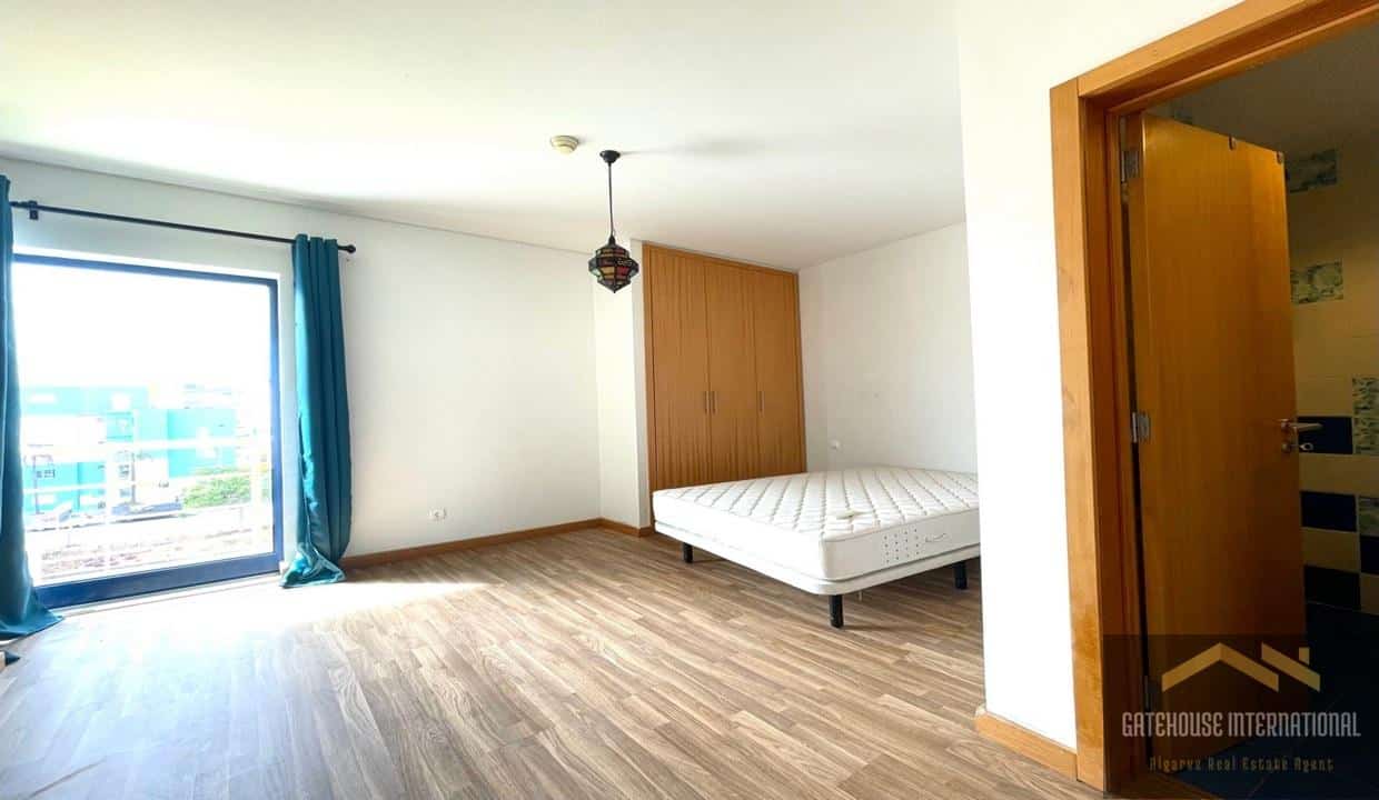 3 Bed Duplex Apartment On Albufeira Marina Algarve 8