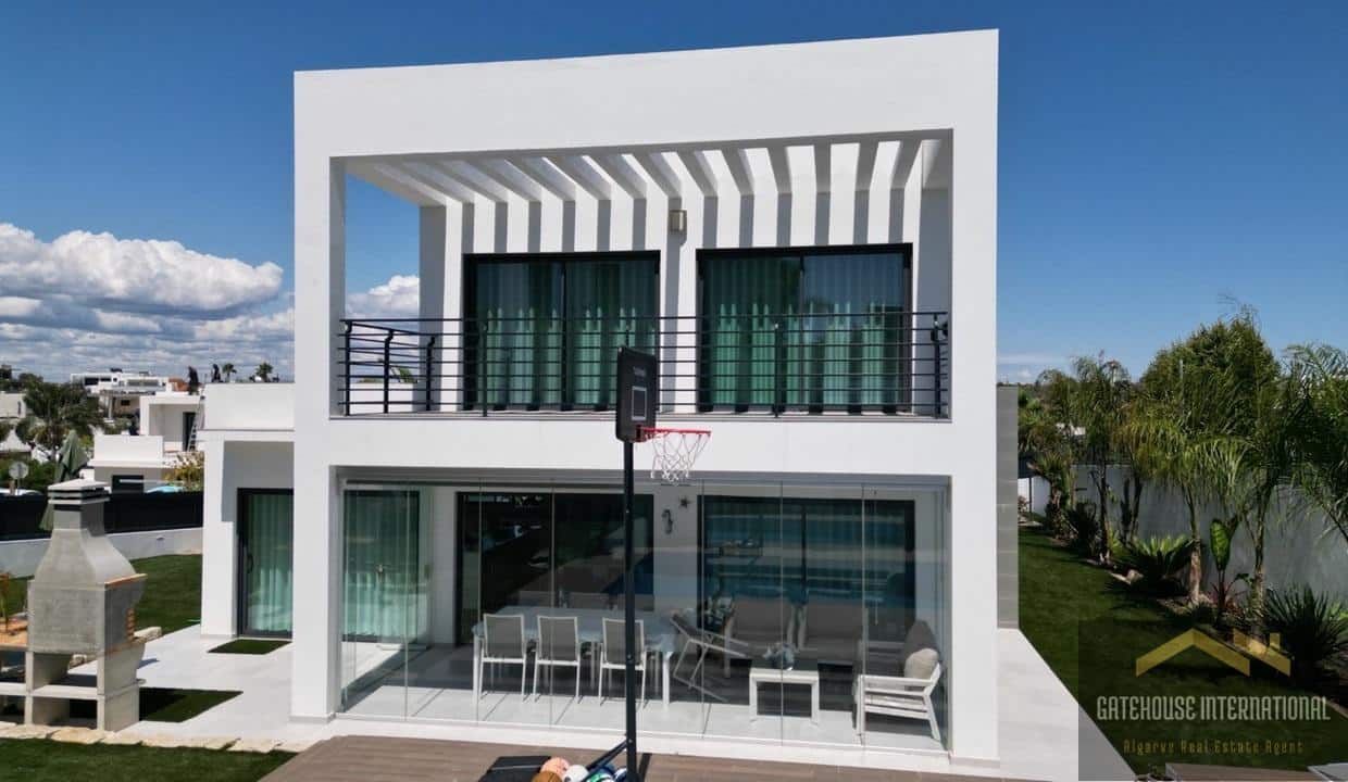 4 Bed Modern Villa In Alcantarilha Central Algarve 21