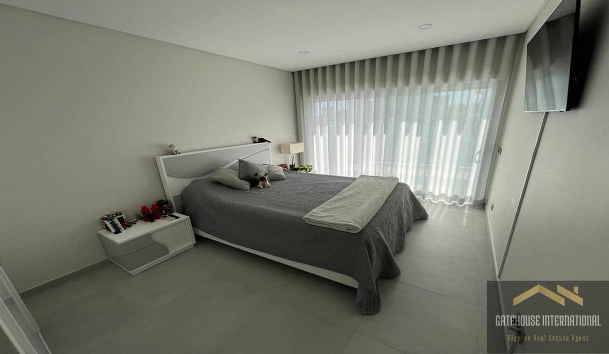 4 Bed Modern Villa In Alcantarilha Central Algarve 7