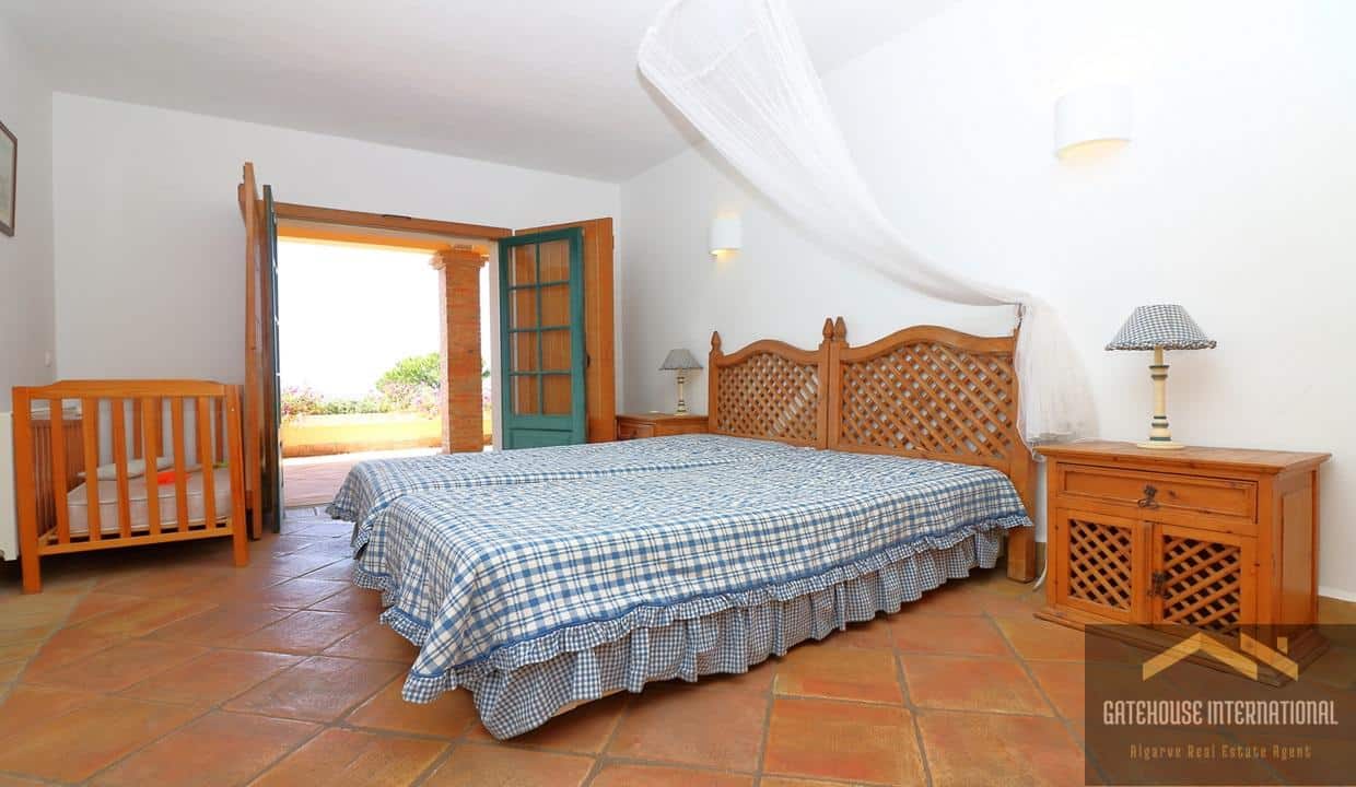4 Bed Villa In Loule Algarve With Panoramic Views 54