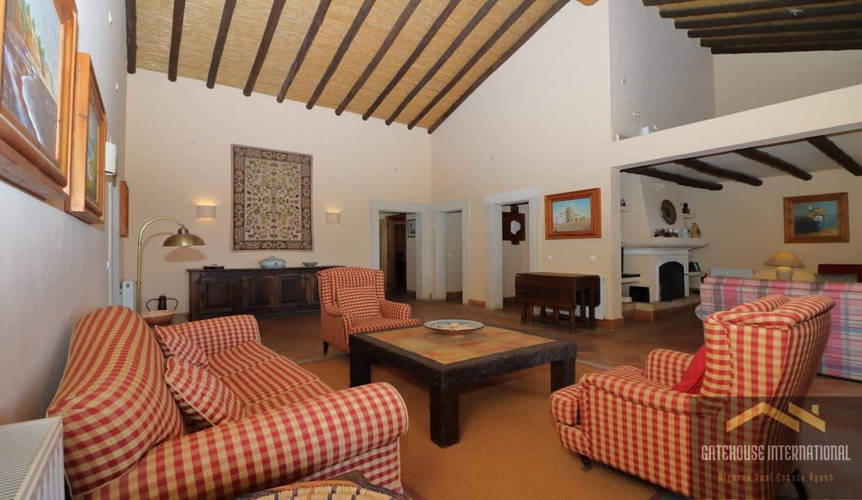4 Bed Villa In Loule Algarve With Panoramic Views 9