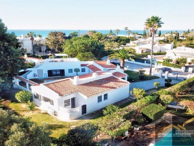 Schnäppchen-Villa mit 4 Schlafzimmern und Meerblick zum Verkauf in Carvoeiro Algarve 1