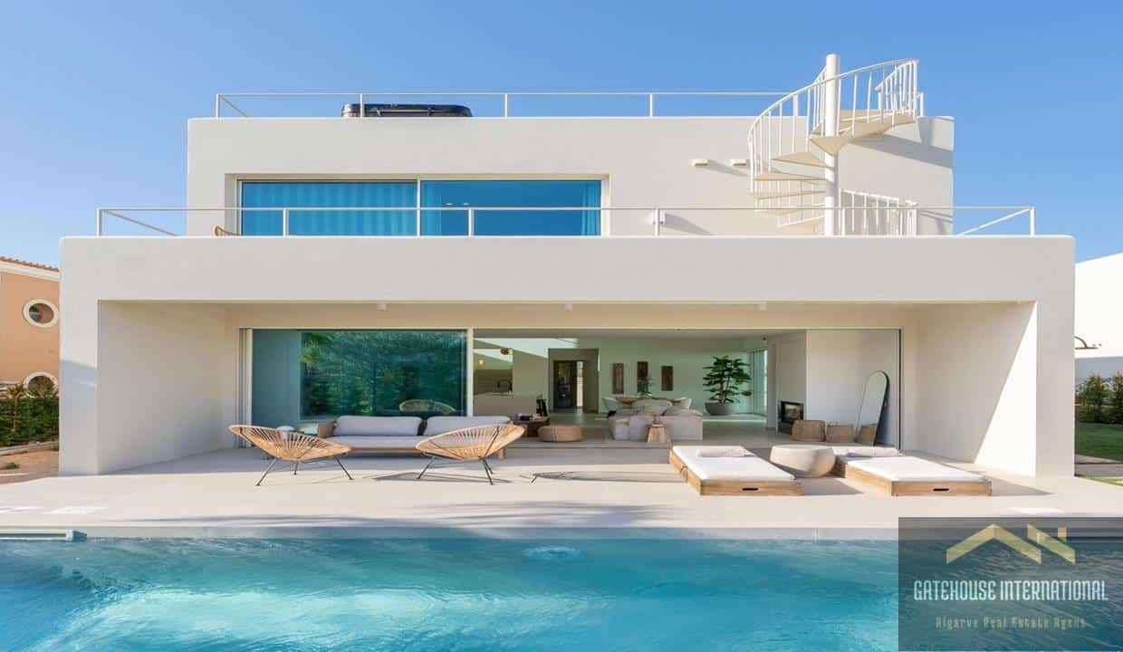 Modern 3 Bed Villa For Sale In Santa Barbara de Nexe Algarve 2