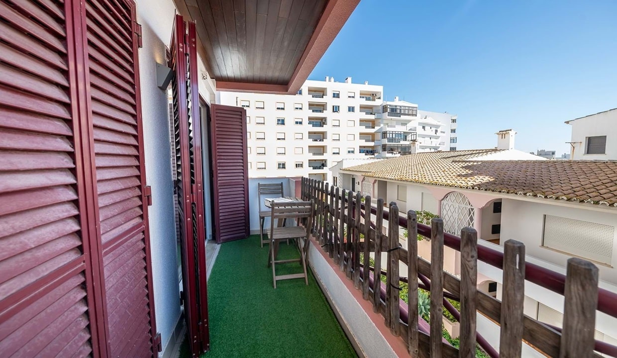 2 Bed Apartment With Shared Pool In Portimao Algarve76