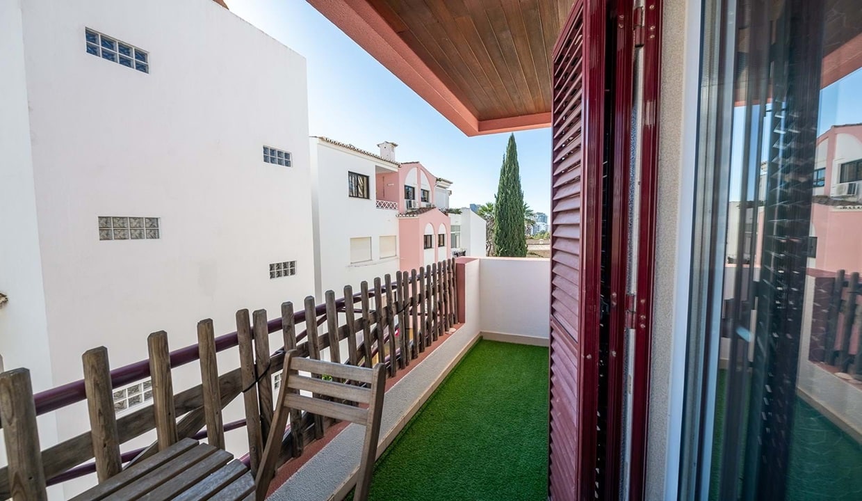 2 Bed Apartment With Shared Pool In Portimao Algarve87