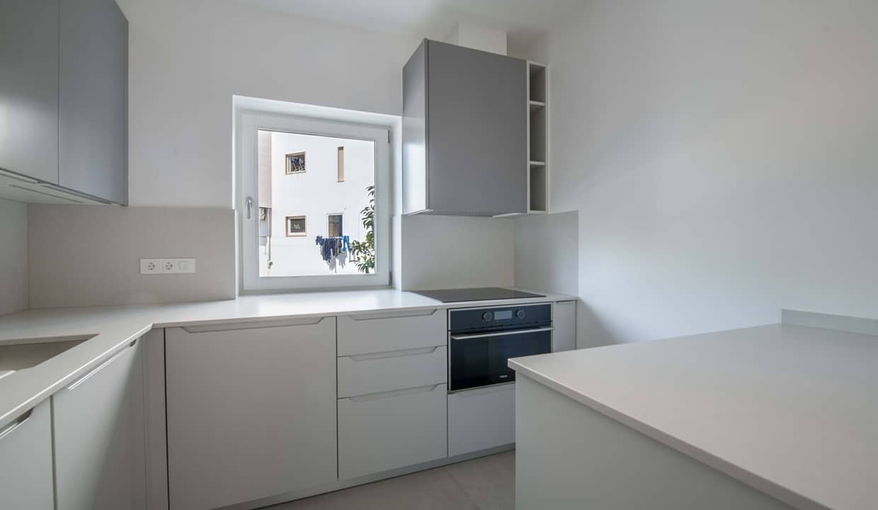 2 Bed Renovated Apartment In Lagos Centre Algarve 76