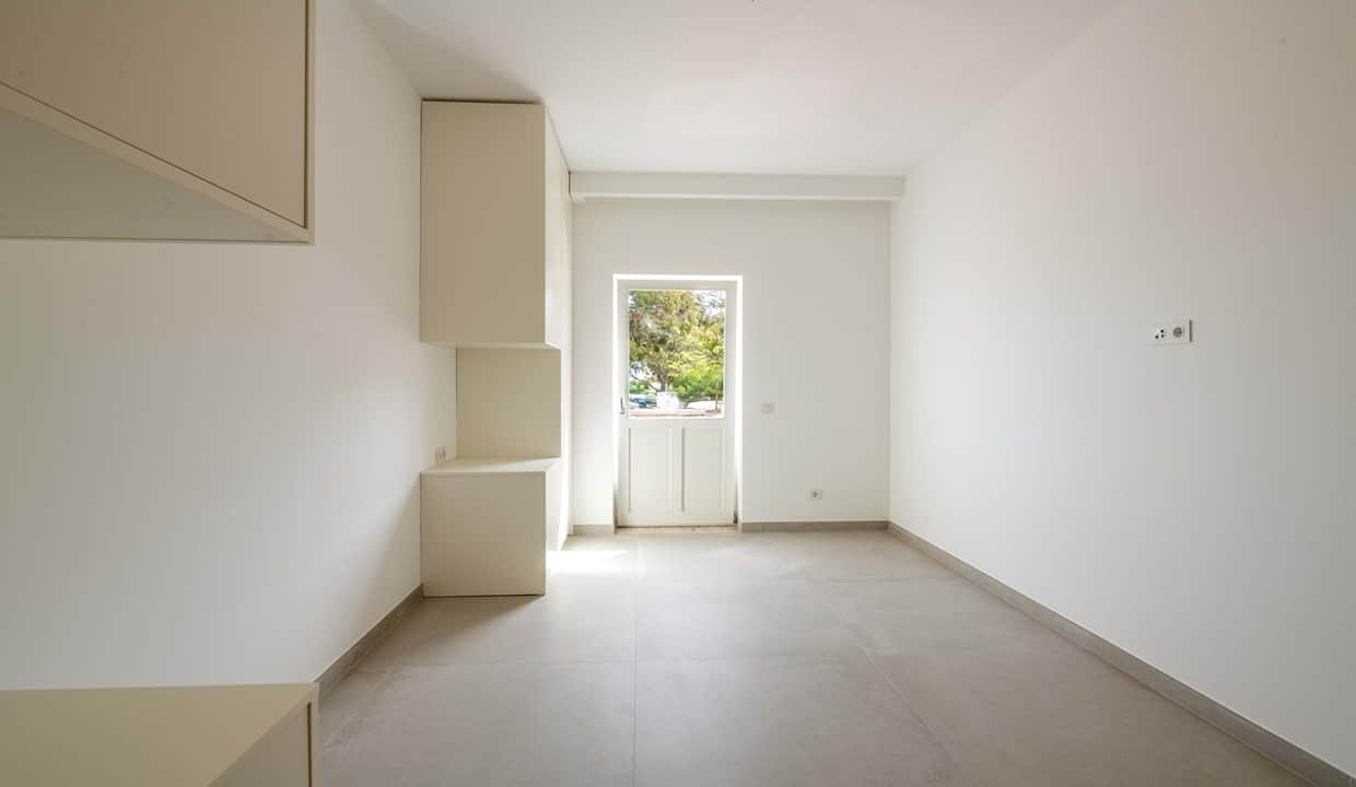 2 Bed Renovated Apartment In Lagos Centre Algarve 8
