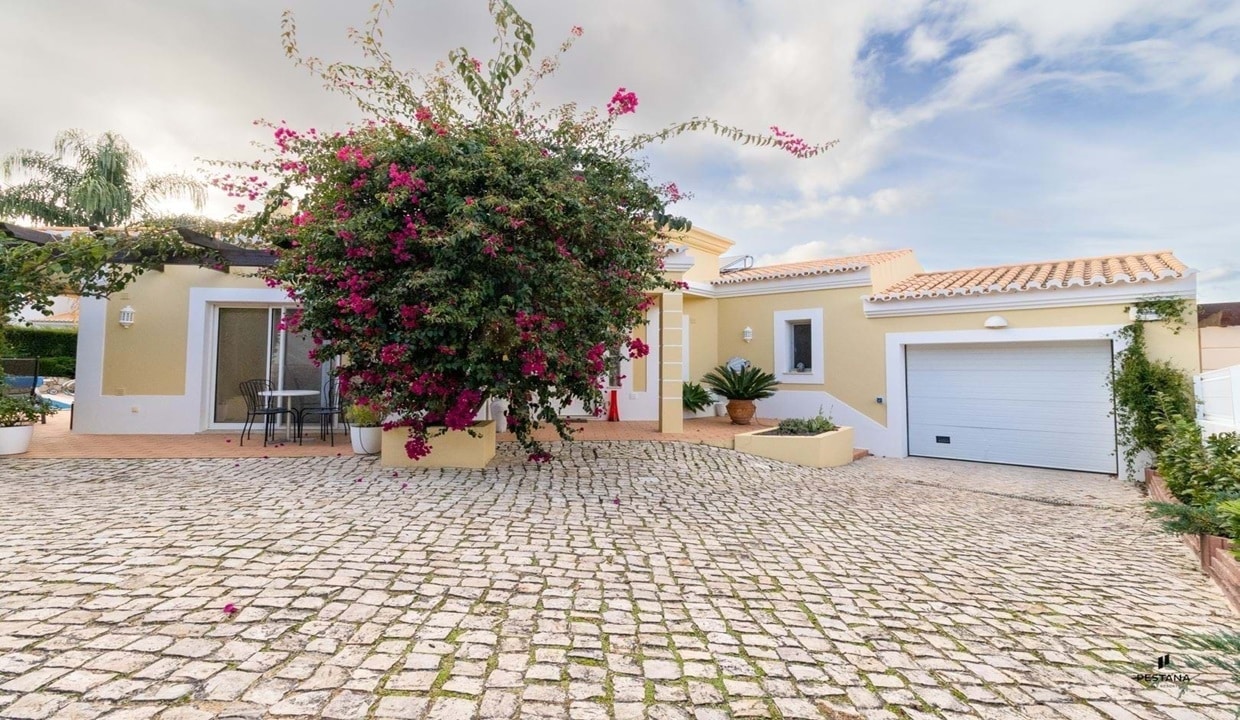 3 Bed Villa On Gramacho Golf In Carvoeiro Algarve 87
