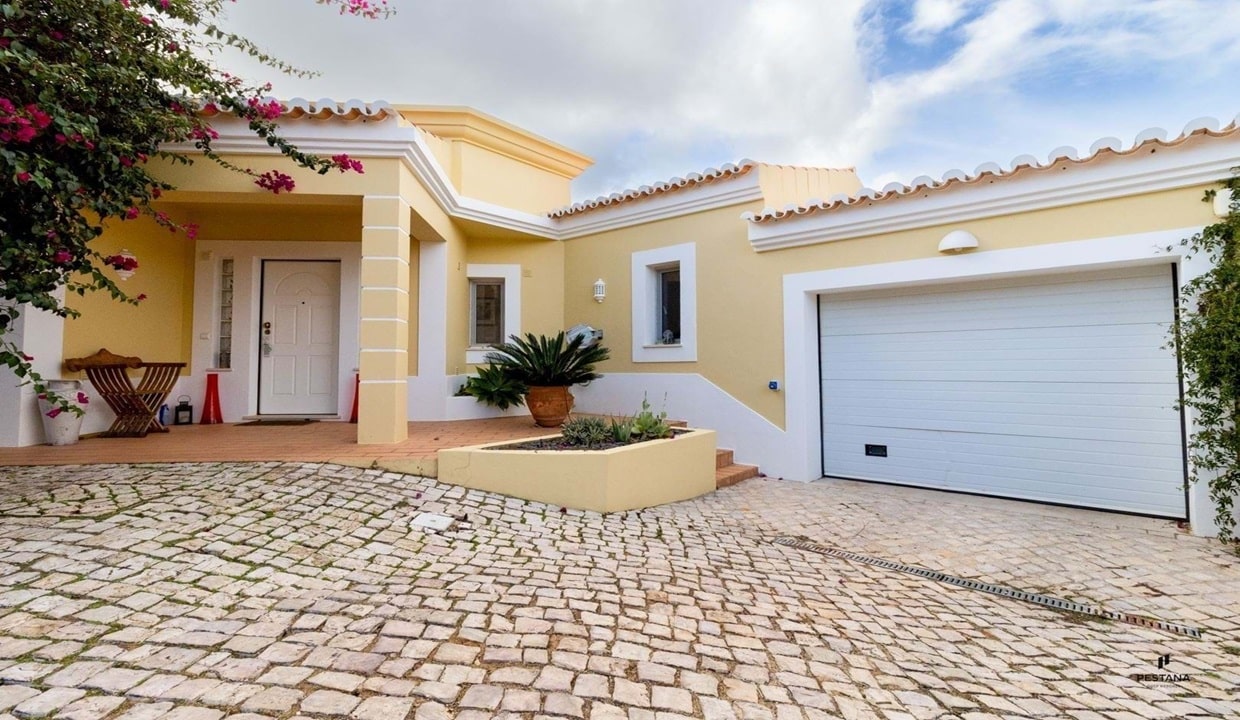 3 Bed Villa On Gramacho Golf In Carvoeiro Algarve 98