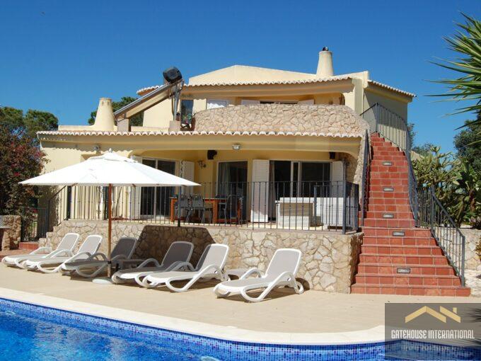 Villa met 3 slaapkamers plus een gastenchalet en een perceel van 3000 m2 in Porches Algarve 66