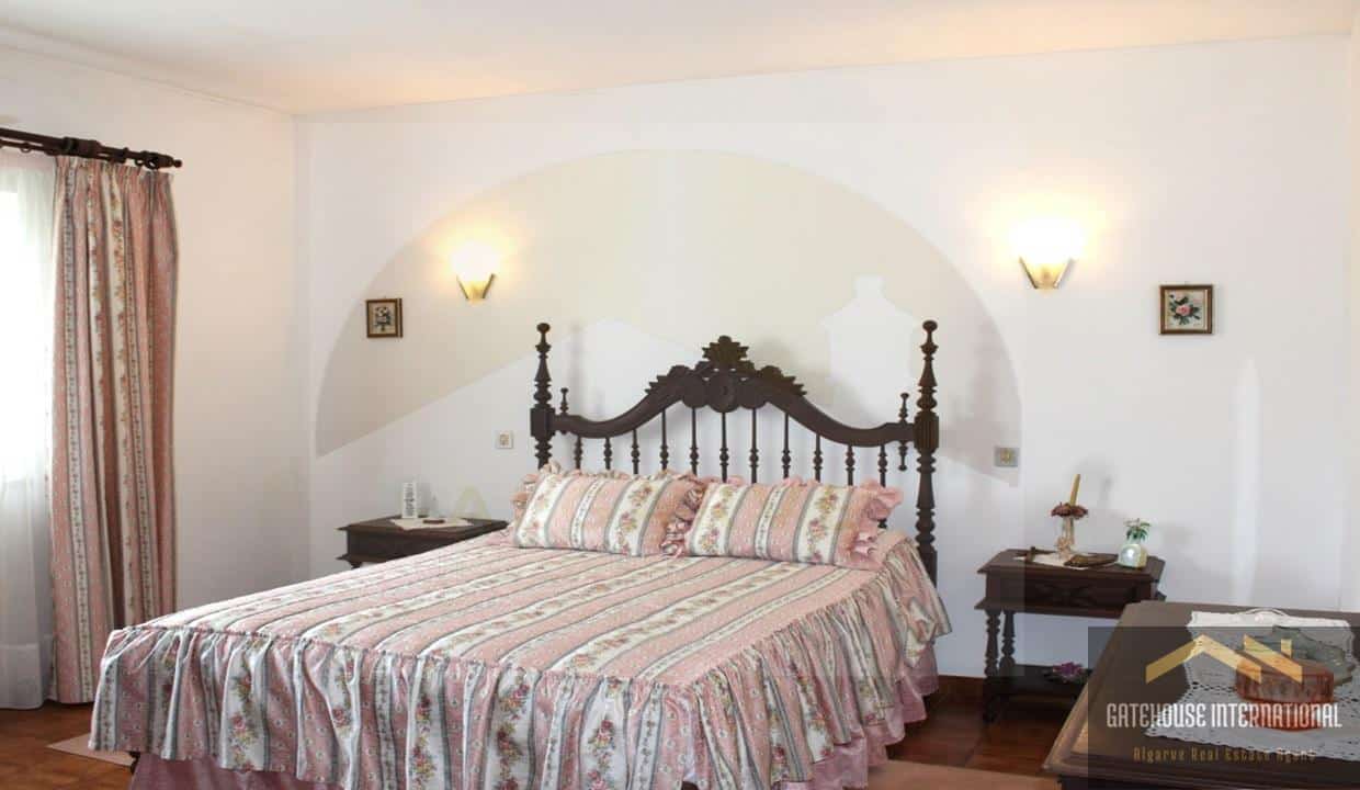 3 Bed Villa Plus A Restaurant In Praia das Cabanas Velhas West Algarve 0
