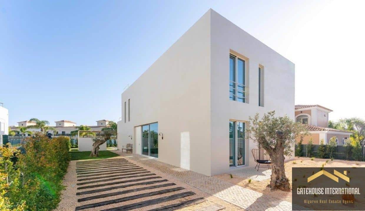 3 bed Villa For Sale In Santa Barbara de Nexe Algarve 1