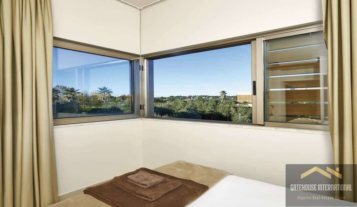 4 Bed Modern Linked Villa With Pool In Albufeira Algarve 0