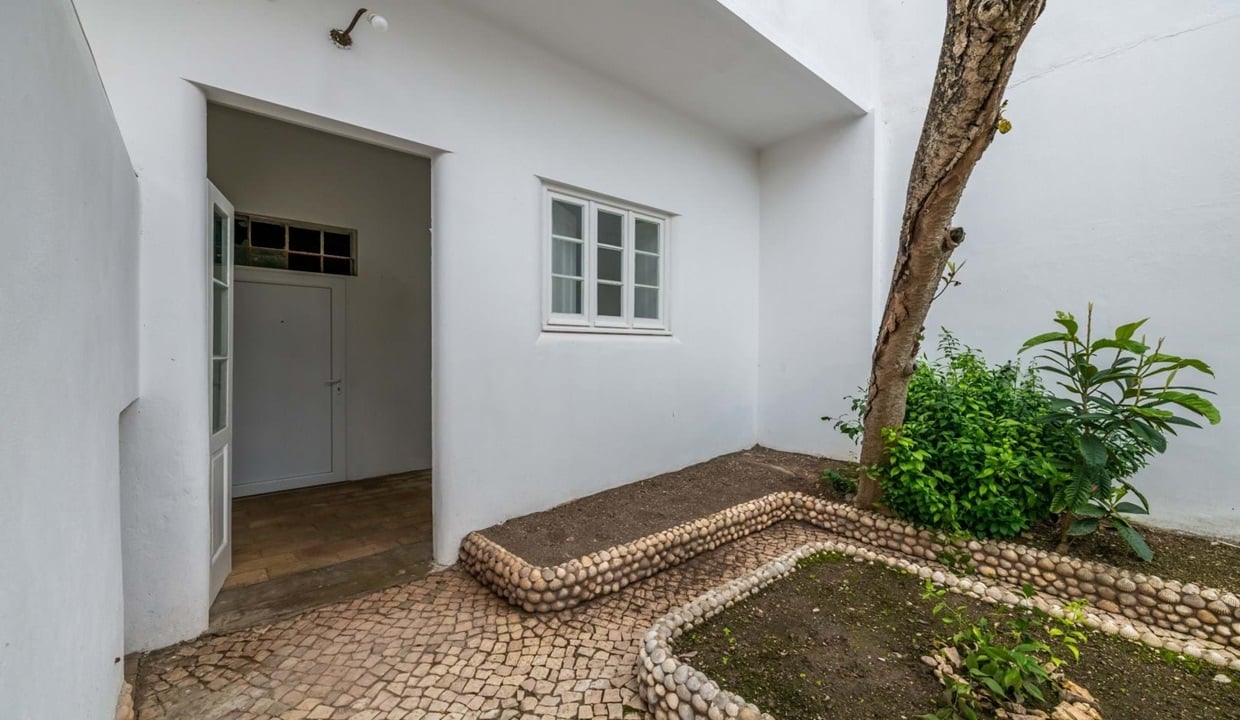 4 Bed Renovated Traditional House In Portimao Algarve6