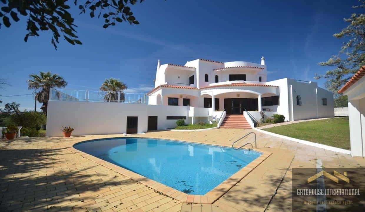4 Bed Villa With Pool & Tennis Court in Albufeira Algarve 1