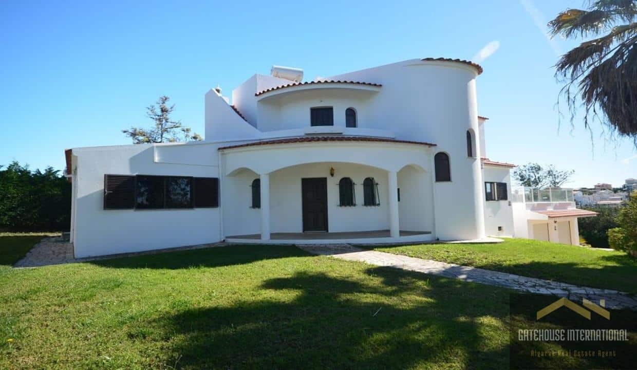 4 Bed Villa With Pool & Tennis Court in Albufeira Algarve 3