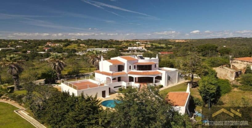 4 Bed Villa With Pool Tennis Court in Albufeira Algarve 7