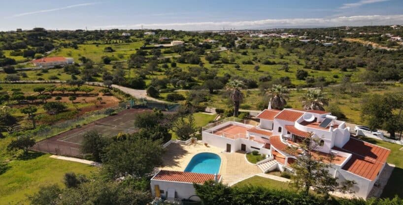 4 Bed Villa With Pool & Tennis Court in Albufeira Algarve 9