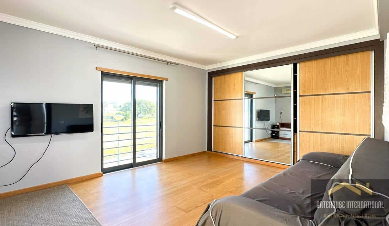 5 Bed Semi Detached Villa In Semino Quarteira Algarve8
