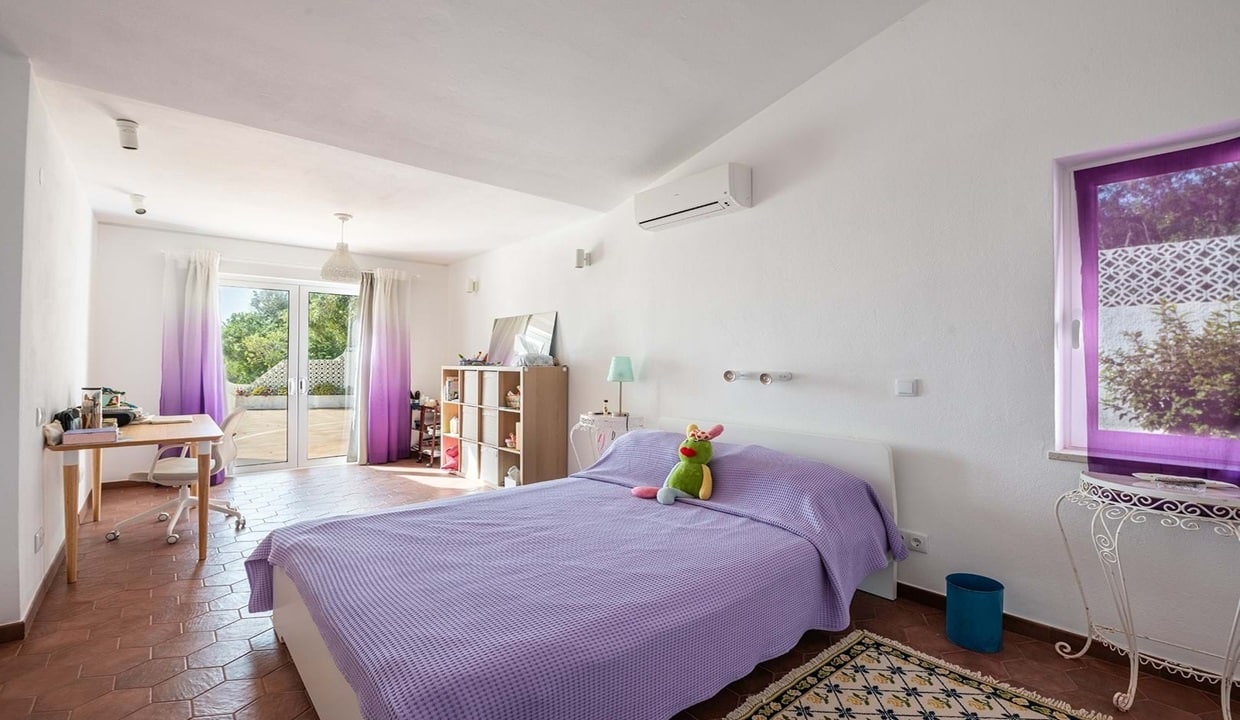 Sea View 4 Bed Villa With 1 Bed Annexe In Praia da Luz Algarve 00