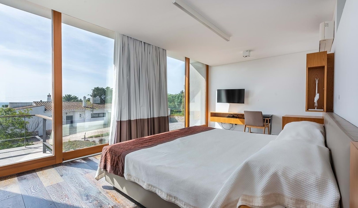 Sea View 4 Bed Villa With 1 Bed Annexe In Praia da Luz Algarve 21