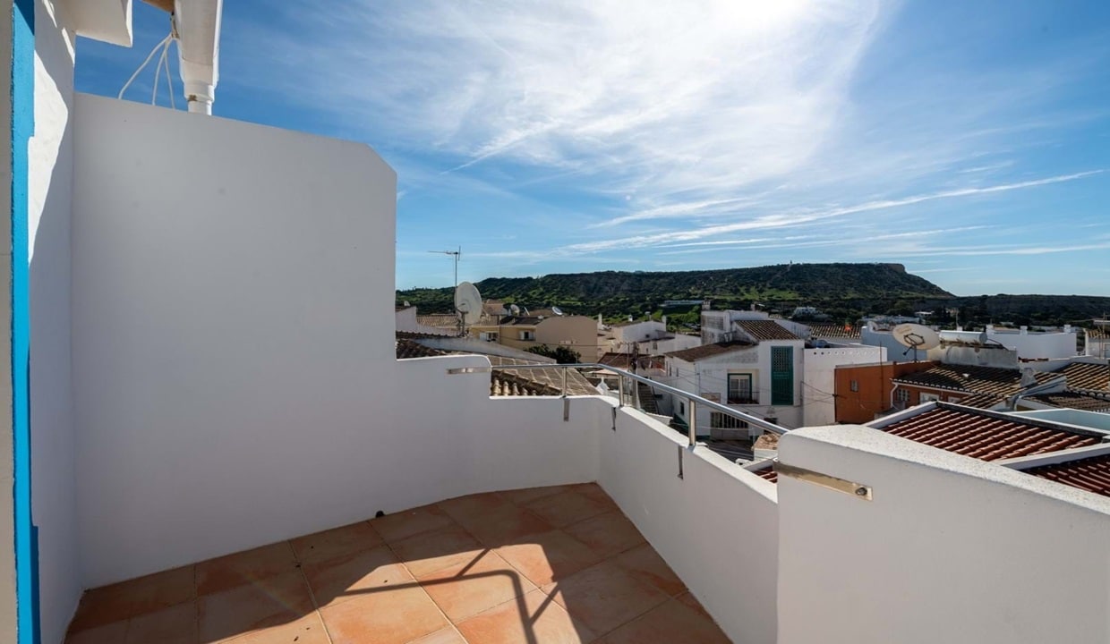 Top Floor 2 Bed Sea View Villa In Praia da Luz Algarve 00