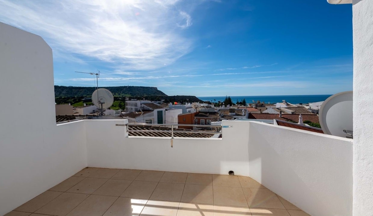 Top Floor 2 Bed Sea View Villa In Praia da Luz Algarve 21