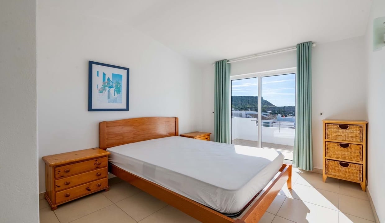 Top Floor 2 Bed Sea View Villa In Praia da Luz Algarve 3