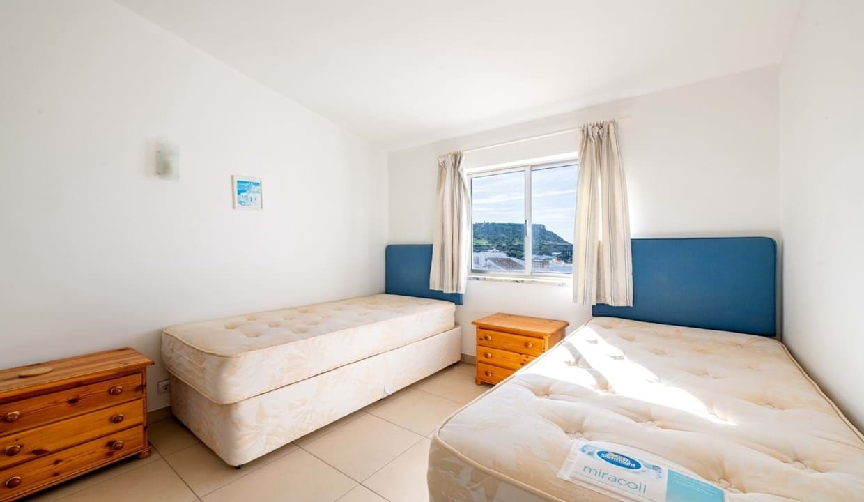 Top Floor 2 Bed Sea View Villa In Praia da Luz Algarve 4