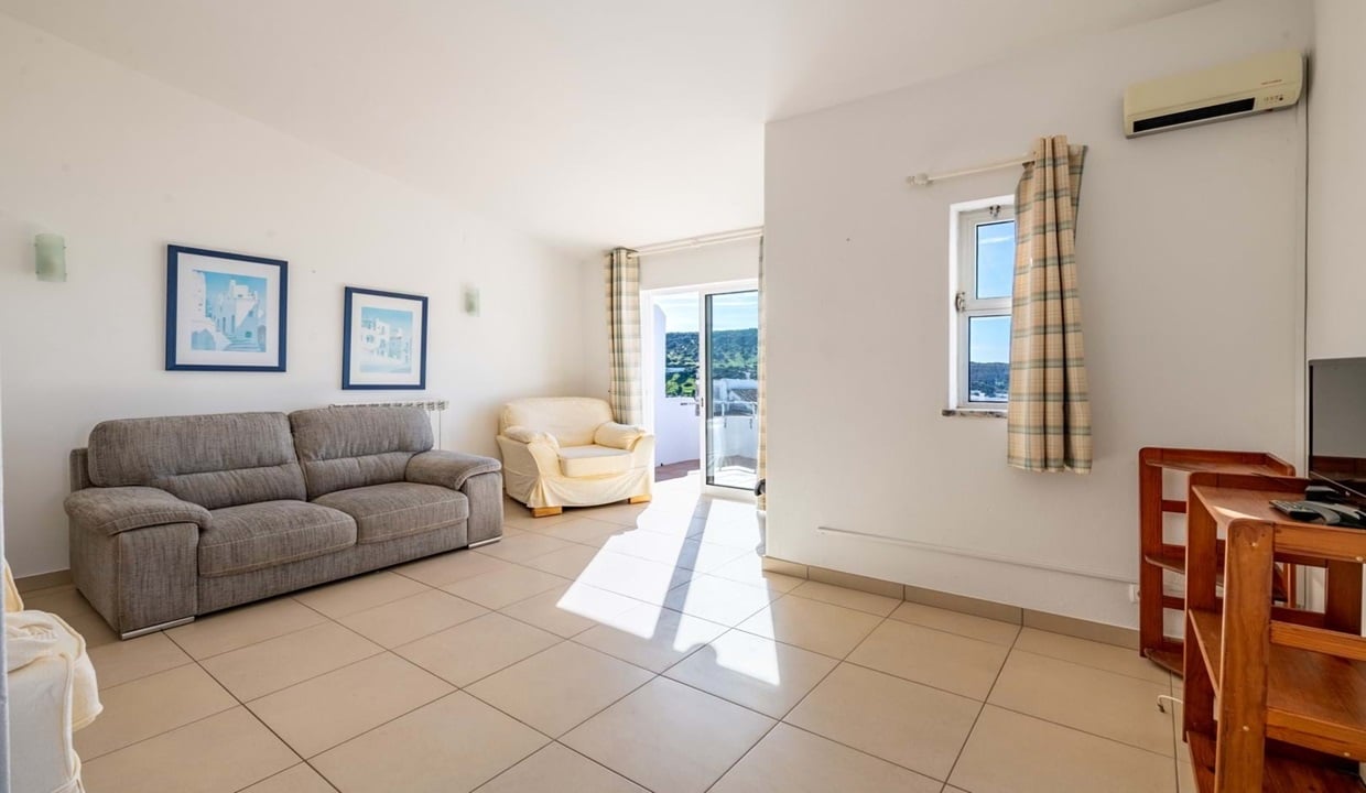 Top Floor 2 Bed Sea View Villa In Praia da Luz Algarve 8