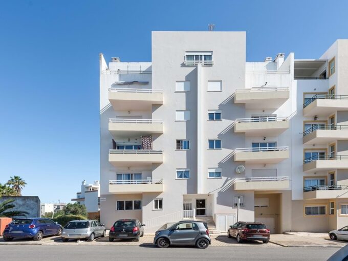 3 Bed Apartment In Bemposta Portimao Algarve7