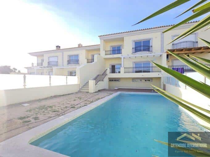 Villa Vinculada De 3 Dormitorios Con Piscina Y Garaje En Loule Algarve 8
