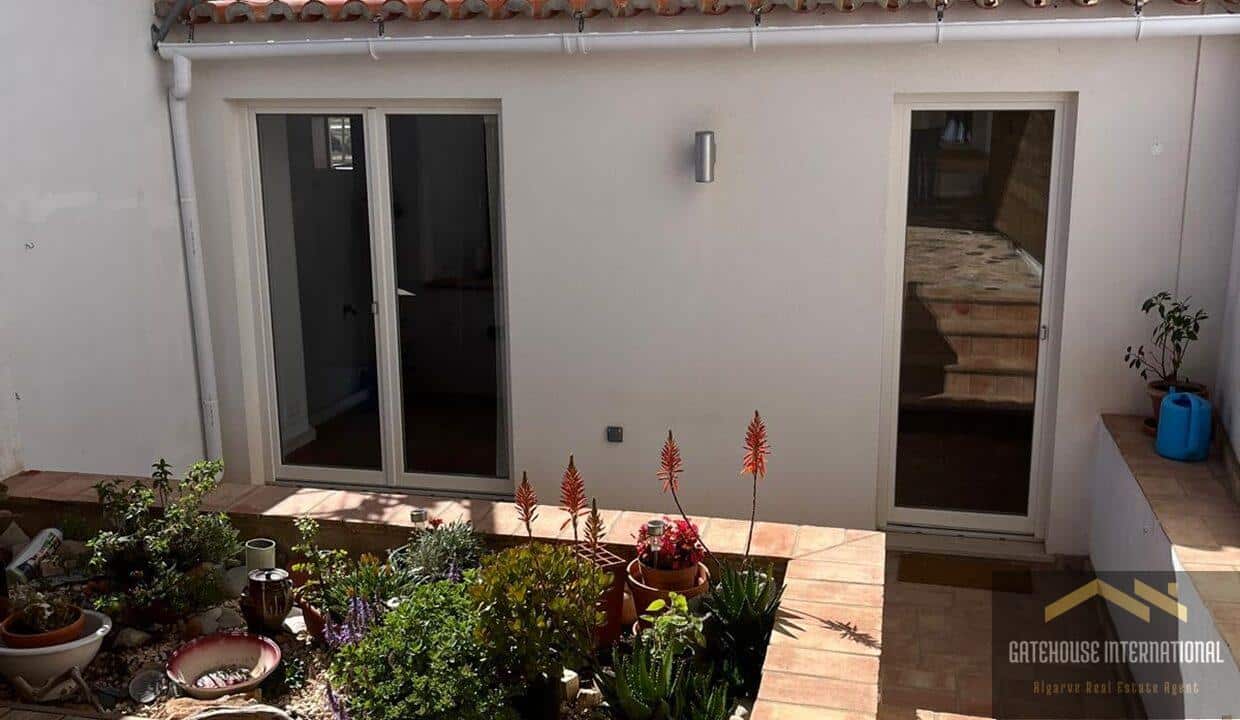 2 Bed Renovated Townhouse Plus A Studio In Budens West Algarve 77