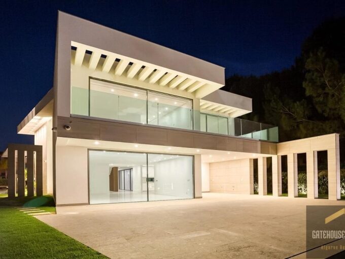 New 4 Bed Villa Overlooking The Victoria Golf Course In Vilamoura