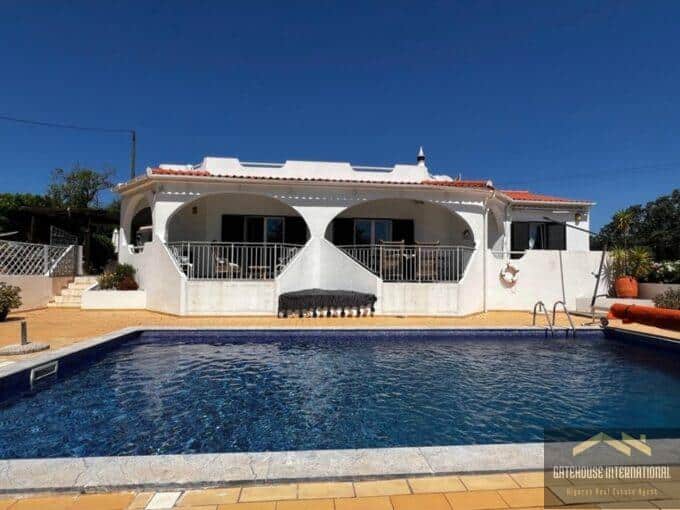 4 Bed Villa With Pool & Great Views In Santa Barbara de Nexe