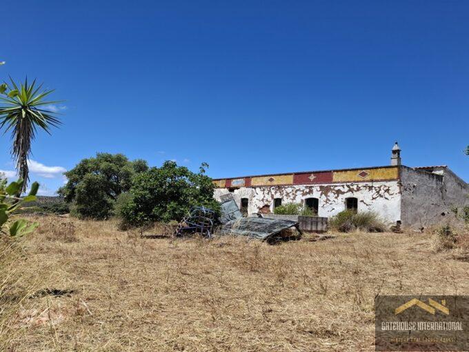 Ruin With A Large Plot In Alte Central Algarve