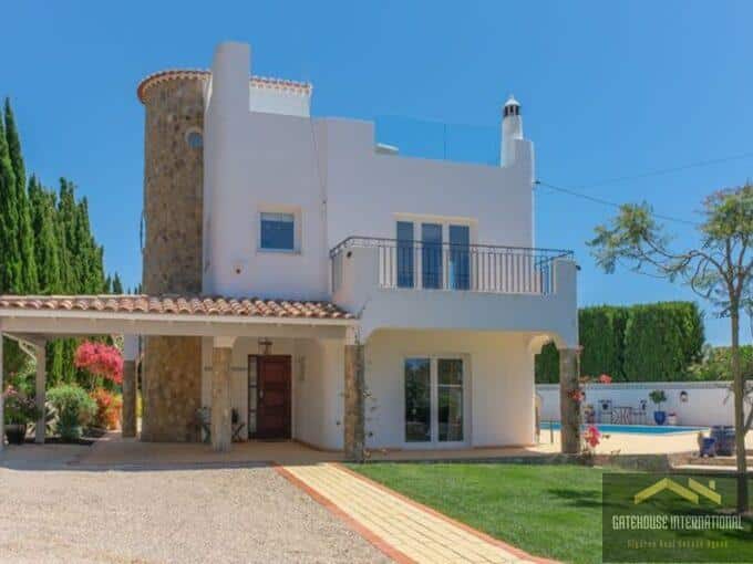 3 Bedroom Villa With Pool In Montinhos da Luz West Algarve