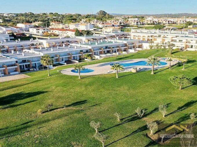 2 Bedroom Townhouse With Shared Pool In Albufeira Algarve 1