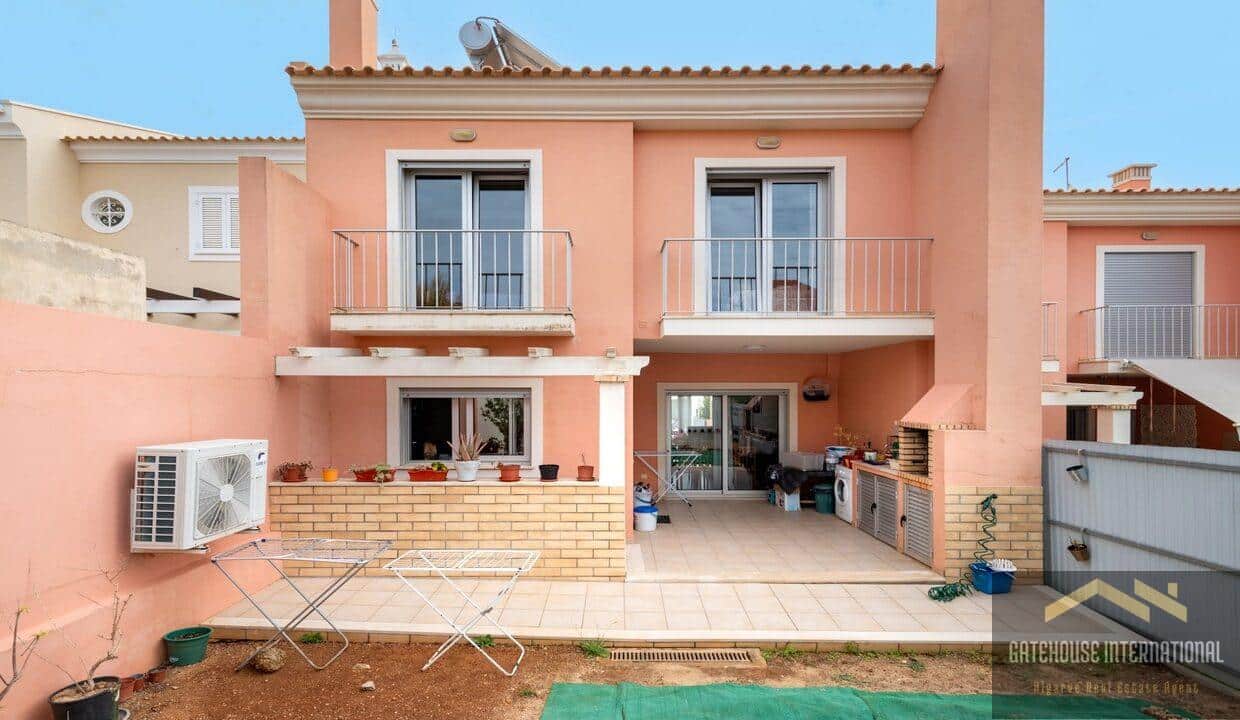 3 Bed Townhouse With Large Basement Garage In Boliquieme Algarve 1