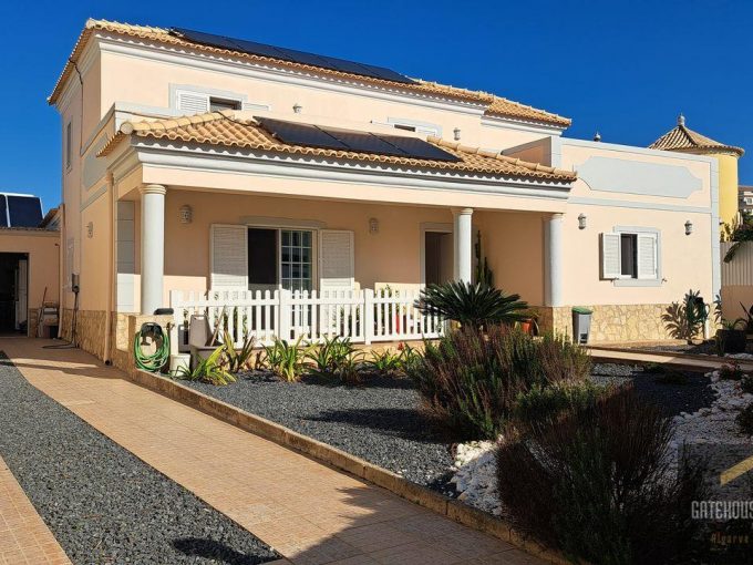 4 Bed Detached Villa With Pool In Loule Algarve 1