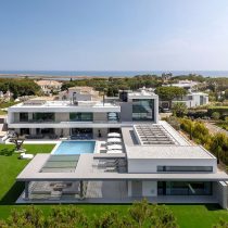Picture of 8-bedroom Algarve luxury villa in Quinta do Lago Golf Resort ...