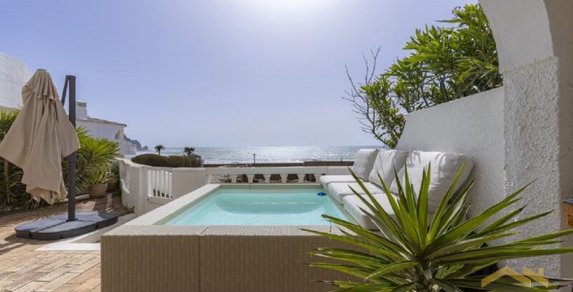 2 Bed Beach Front Apartment In Praia da Luz Algarve 1a