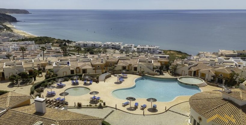 2 Bed Townhouse In Salema Beach Village Resort Algarve 21