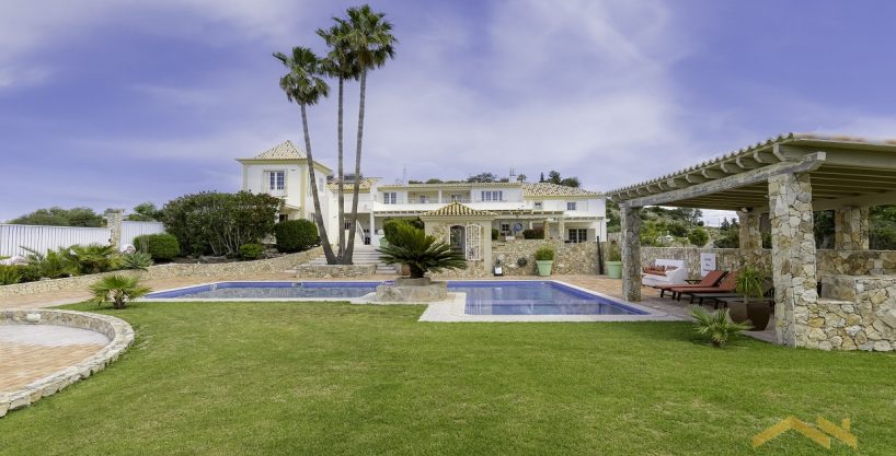 Former Manor House With 7 Bedrooms In Santa Barbara de Nexe 2